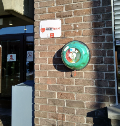 Foto AED toestel gemeentehuis